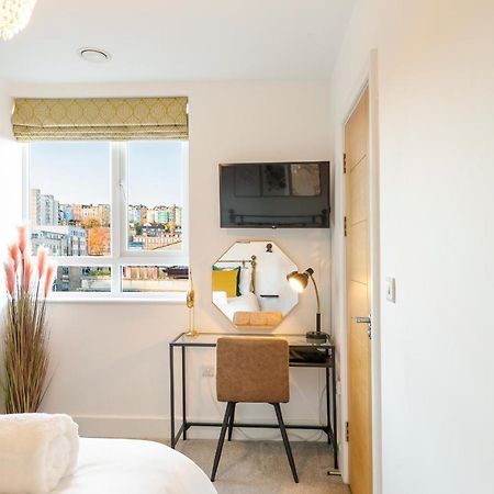 City Centre - Free Parking - Stylish 2 Bedroom Apartment Бристоль Экстерьер фото