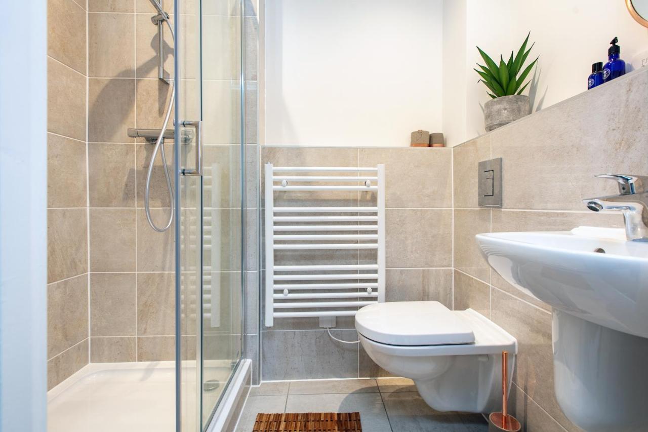 City Centre - Free Parking - Stylish 2 Bedroom Apartment Бристоль Экстерьер фото
