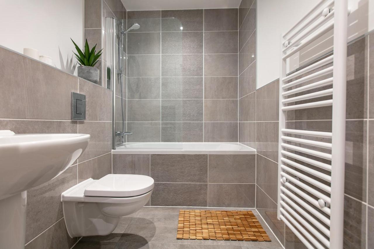 City Centre - Free Parking - Stylish 2 Bedroom Apartment Бристоль Экстерьер фото