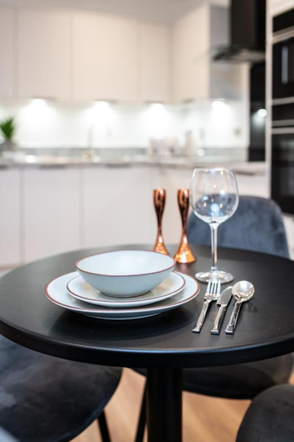 City Centre - Free Parking - Stylish 2 Bedroom Apartment Бристоль Экстерьер фото